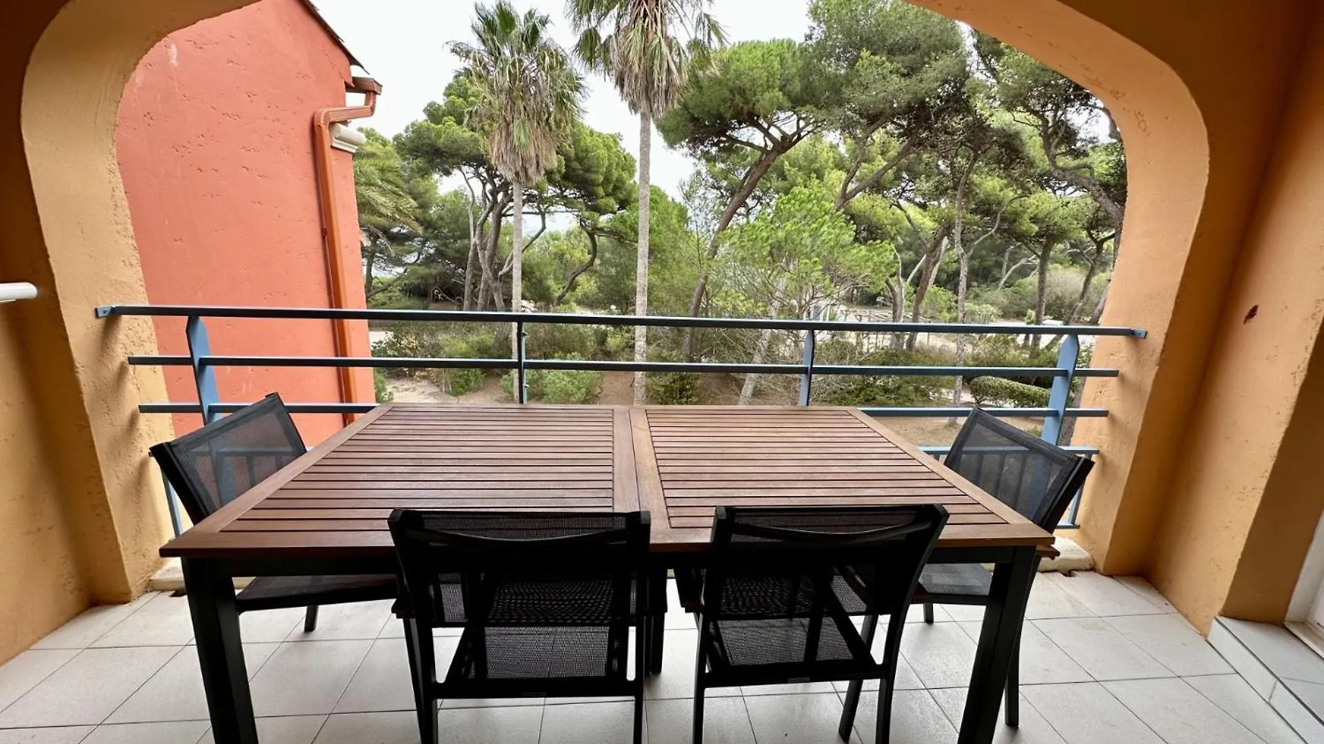 Pinede Plage Vue Mer 5 Pers Refait A Neuf Balneo Clim Parc Exotique Hyères