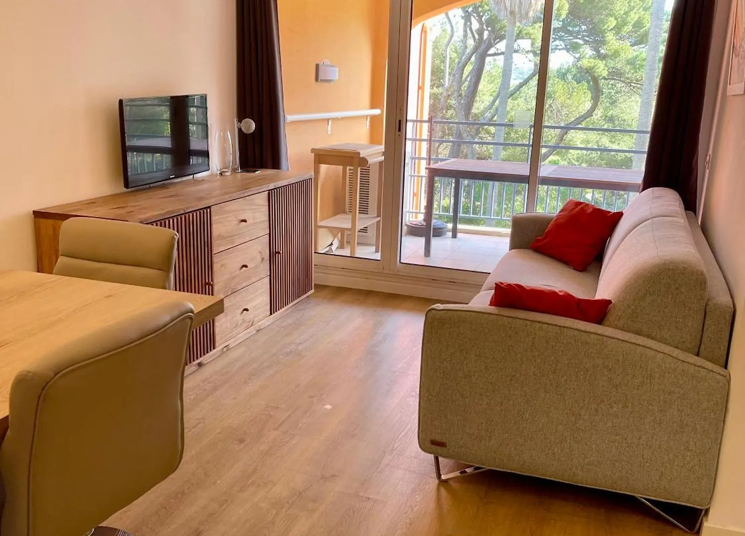 Apartamento Pinede Plage Vue Mer 5 Pers Refait A Neuf Balneo Clim Parc Exotique Hyères